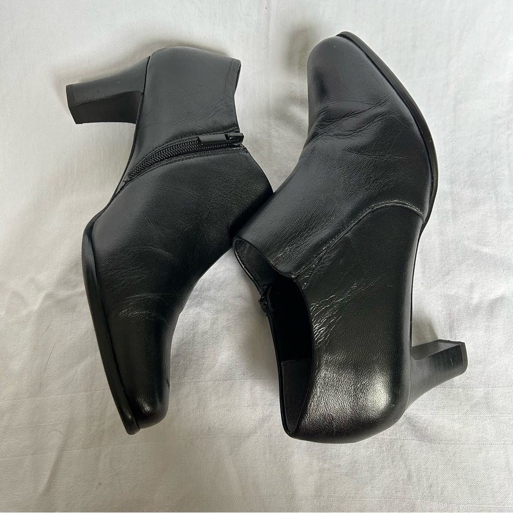 Trotters black leather high heel dress booties. Size 9.5WW.